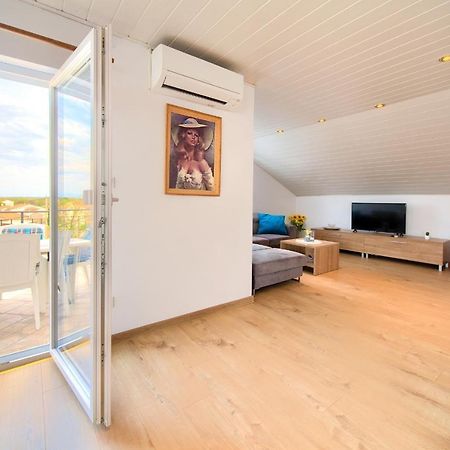 Apartment Mladen Кърк Екстериор снимка