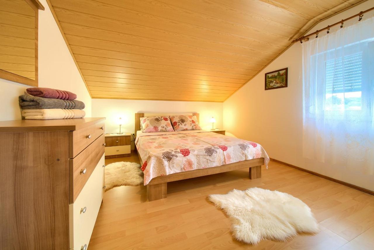 Apartment Mladen Кърк Екстериор снимка