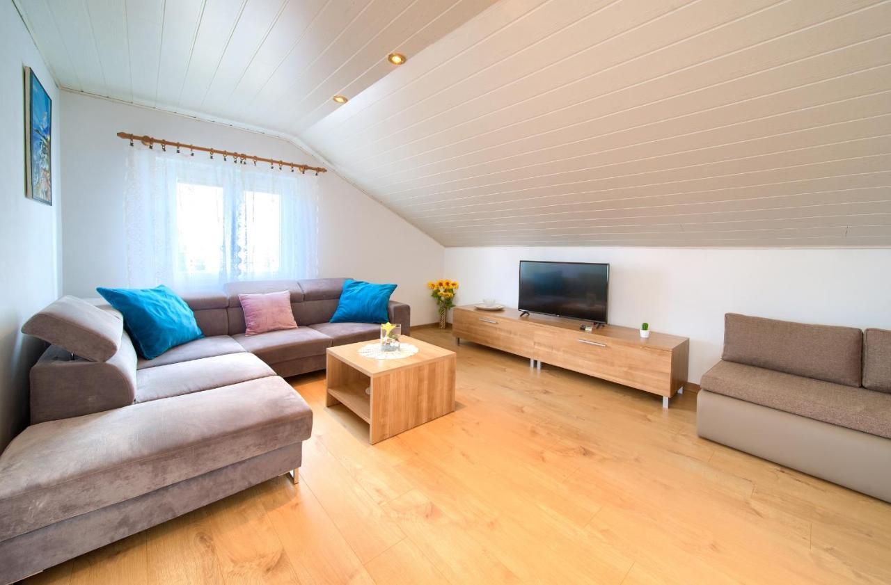 Apartment Mladen Кърк Екстериор снимка