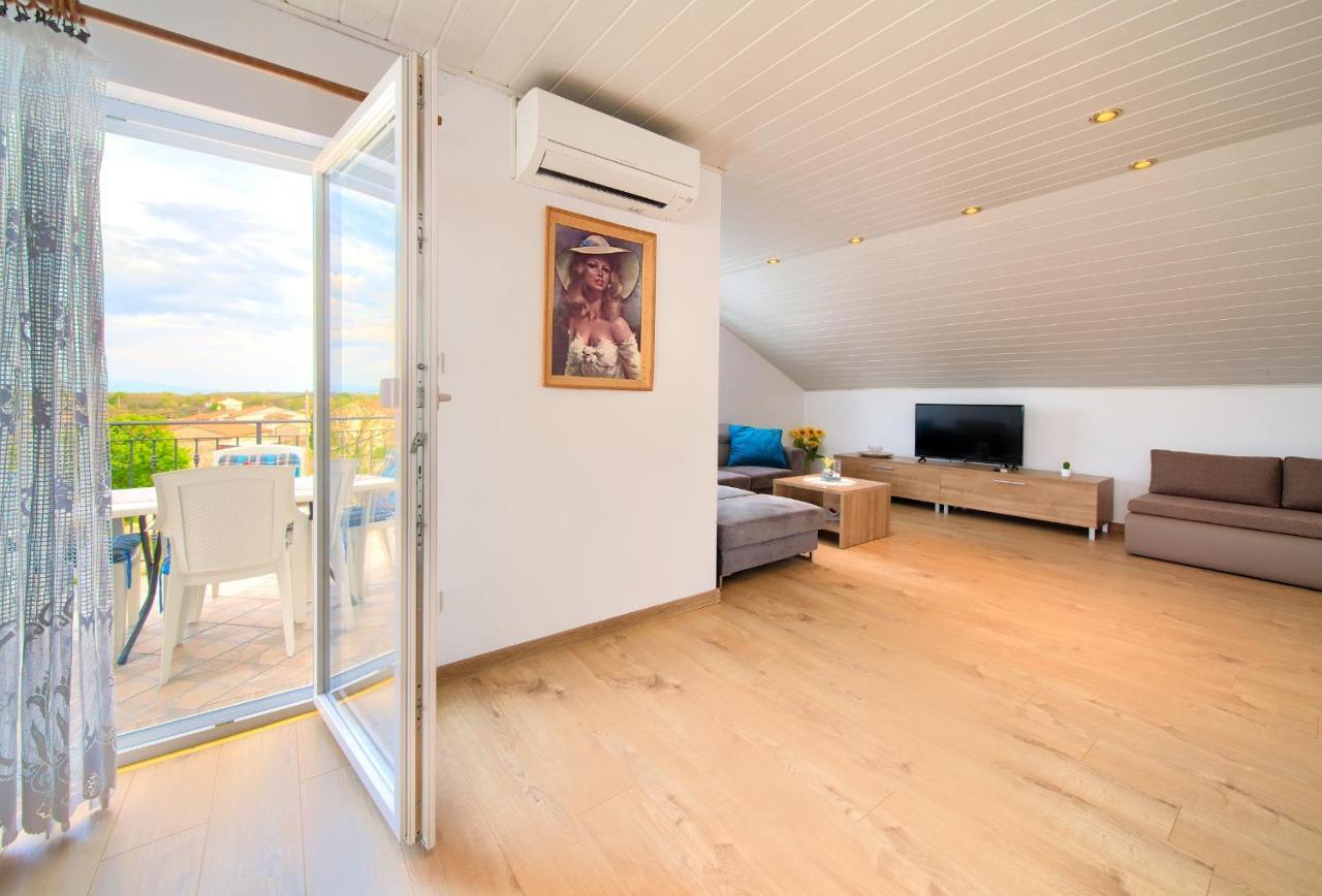 Apartment Mladen Кърк Екстериор снимка
