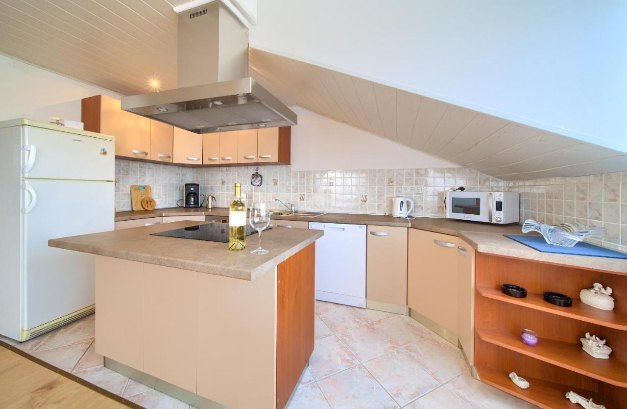 Apartment Mladen Кърк Екстериор снимка
