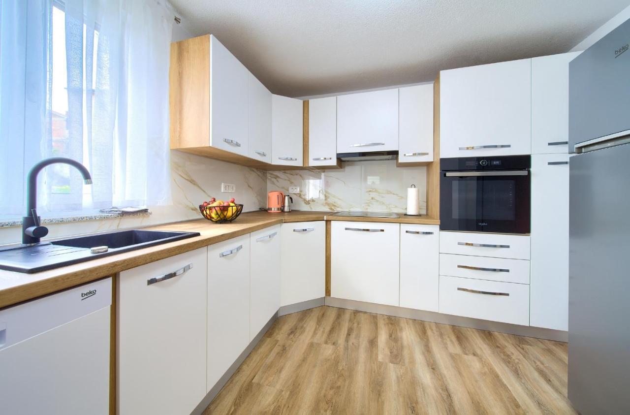 Apartment Mladen Кърк Екстериор снимка
