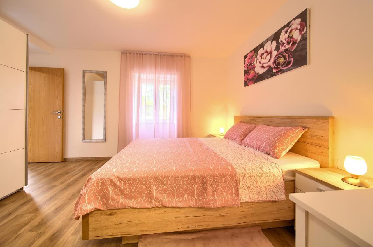 Apartment Mladen Кърк Екстериор снимка