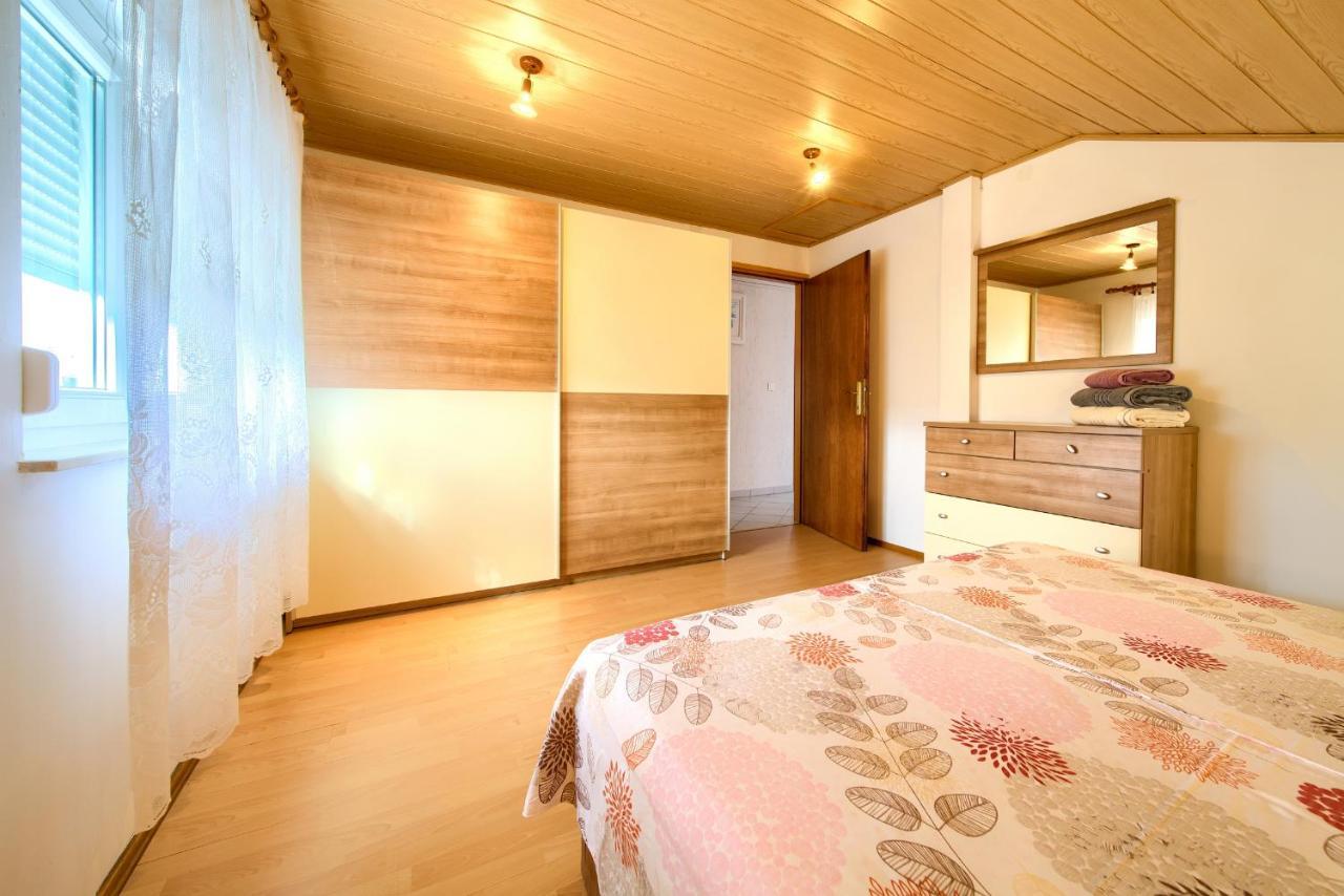 Apartment Mladen Кърк Екстериор снимка