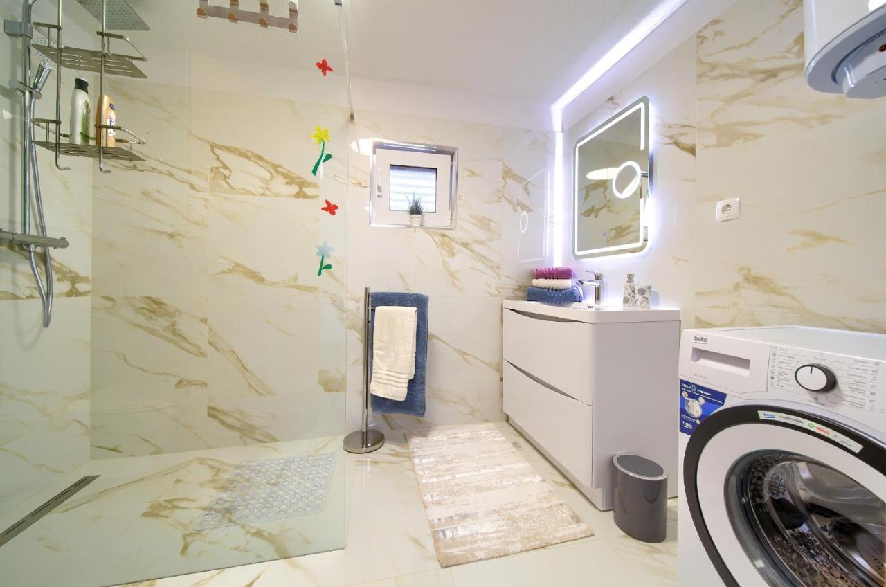 Apartment Mladen Кърк Екстериор снимка