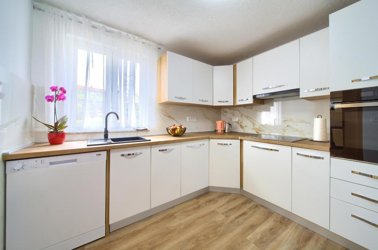 Apartment Mladen Кърк Екстериор снимка