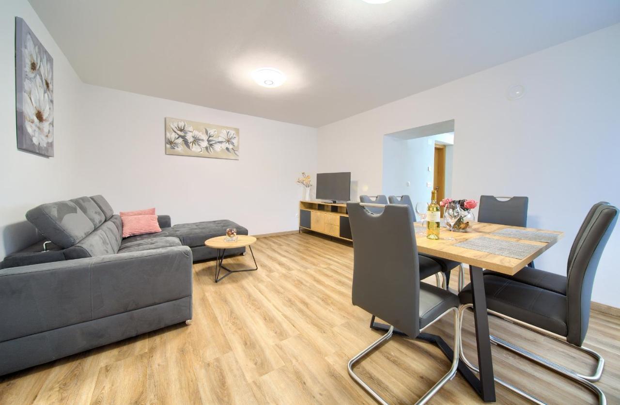 Apartment Mladen Кърк Екстериор снимка